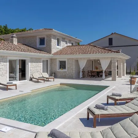 Beautiful Villa Abella Willa