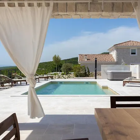 Beautiful Villa Abella Willa